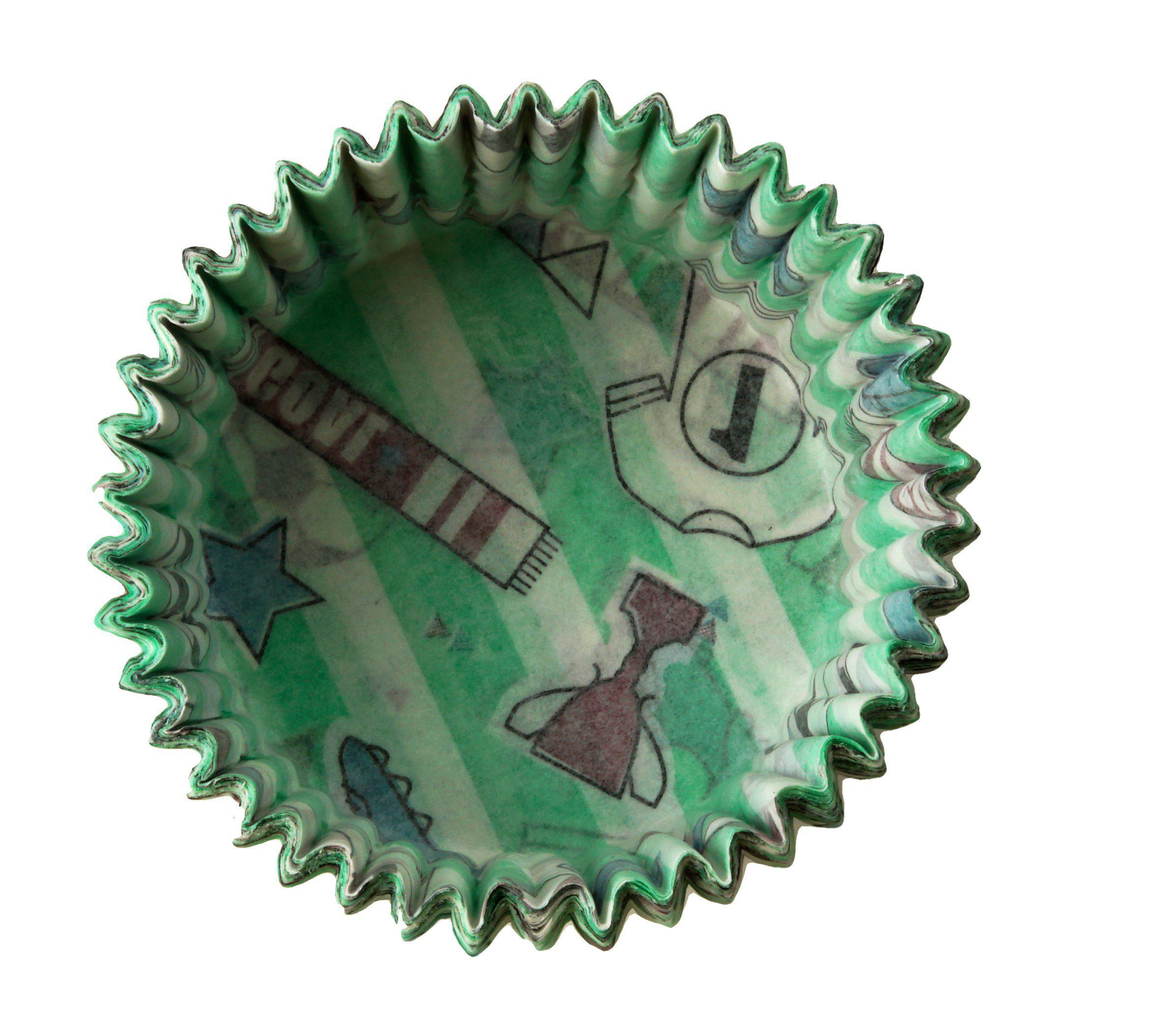 Eine grün-weiß gestreifte Cupcake-Form mit Zeichnungen und einer Zahl.