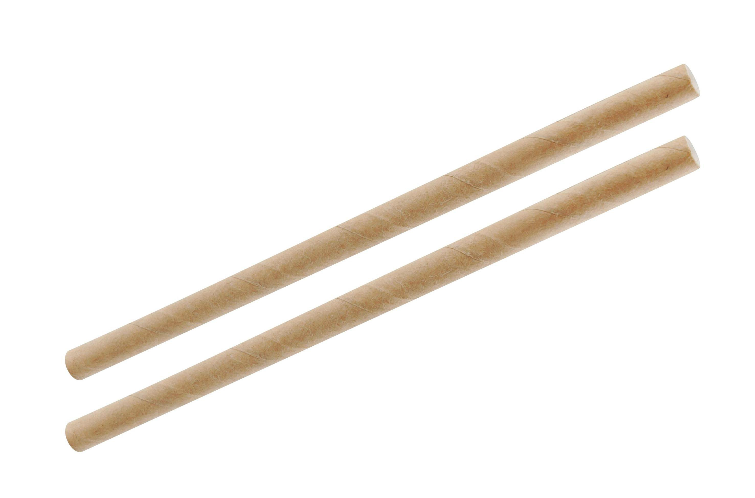 Zwei braune Papierstrohhalme. Sie sind sauber. Sie liegen diagonal auf weißem Hintergrund.