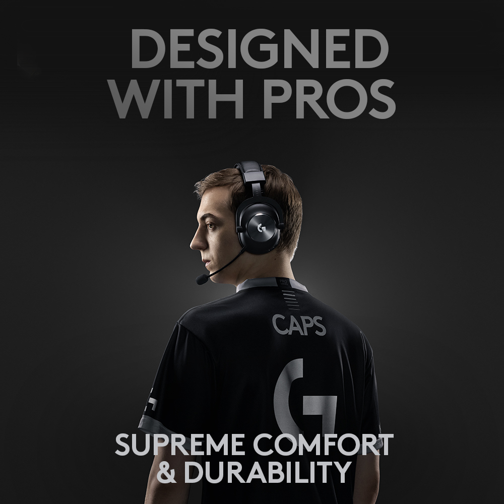 Ein Mann mit Headset, mit Text „DESIGNED WITH PROS“ und „SUPREME COMFORT & DURABILITY“.