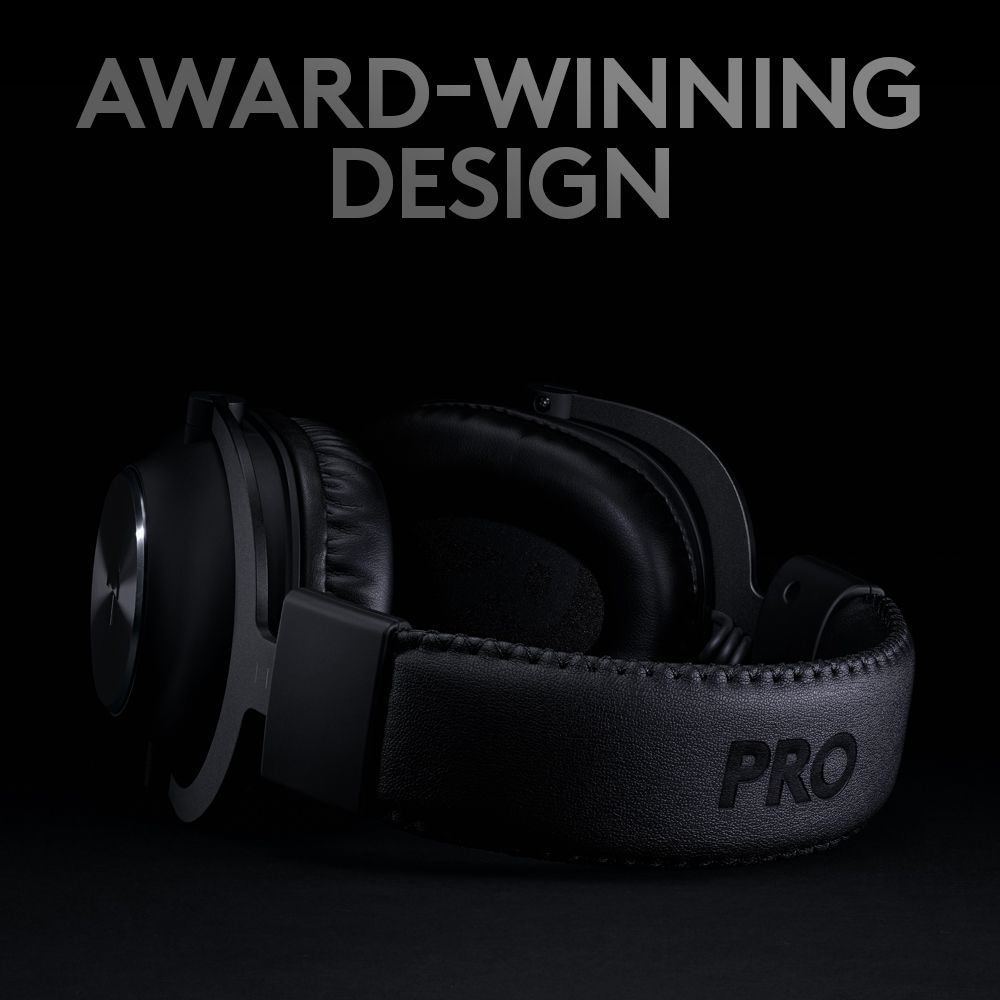 Schwarze Kopfhörer liegen auf schwarzem Untergrund, Titel 'AWARD-WINNING DESIGN'.