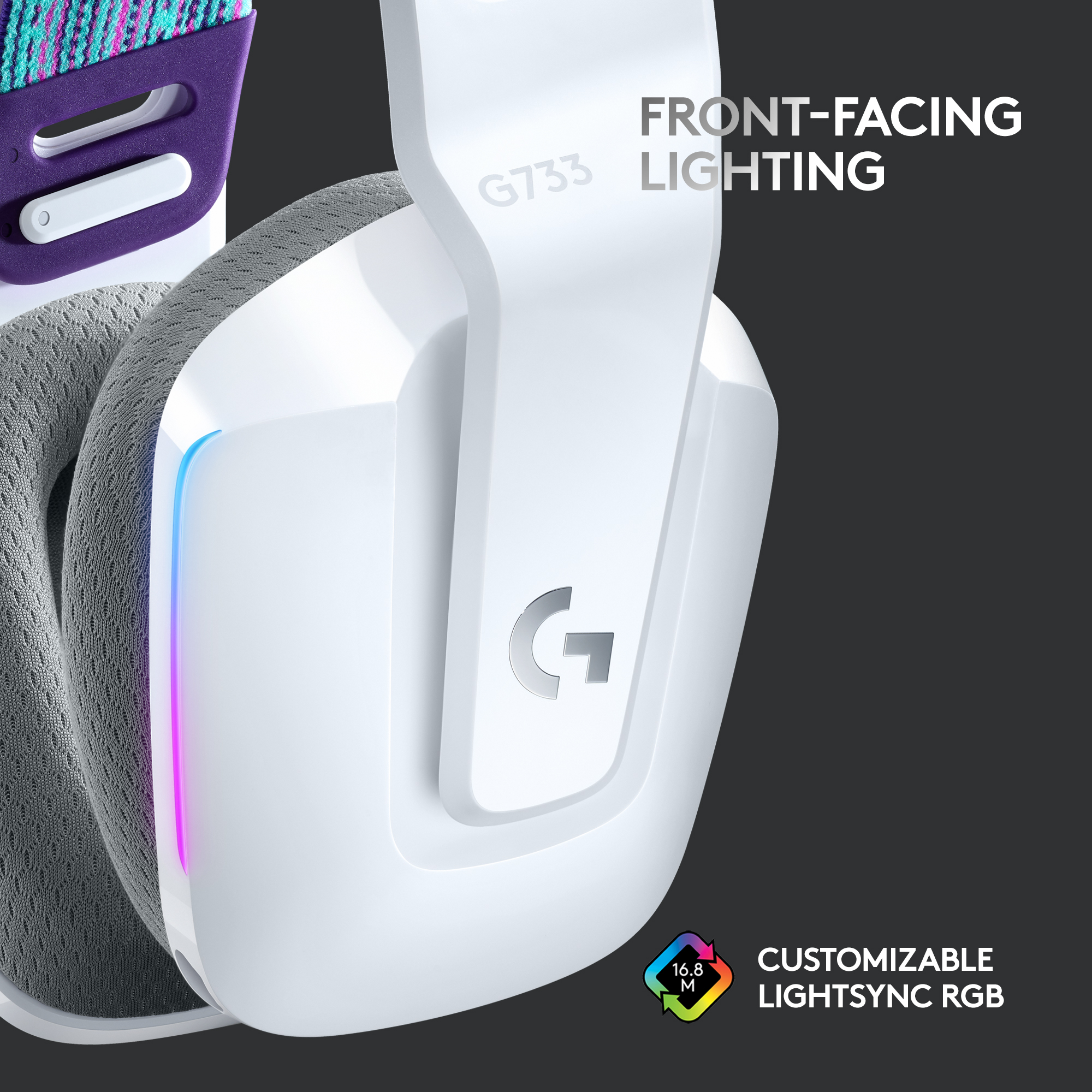 Gros plan d'un casque blanc avec éclairage frontal. Dispose de RGB LightSync personnalisable.