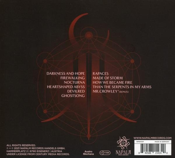 Ein CD-Cover mit Text und einem geometrischen Design in Rot und Schwarz.