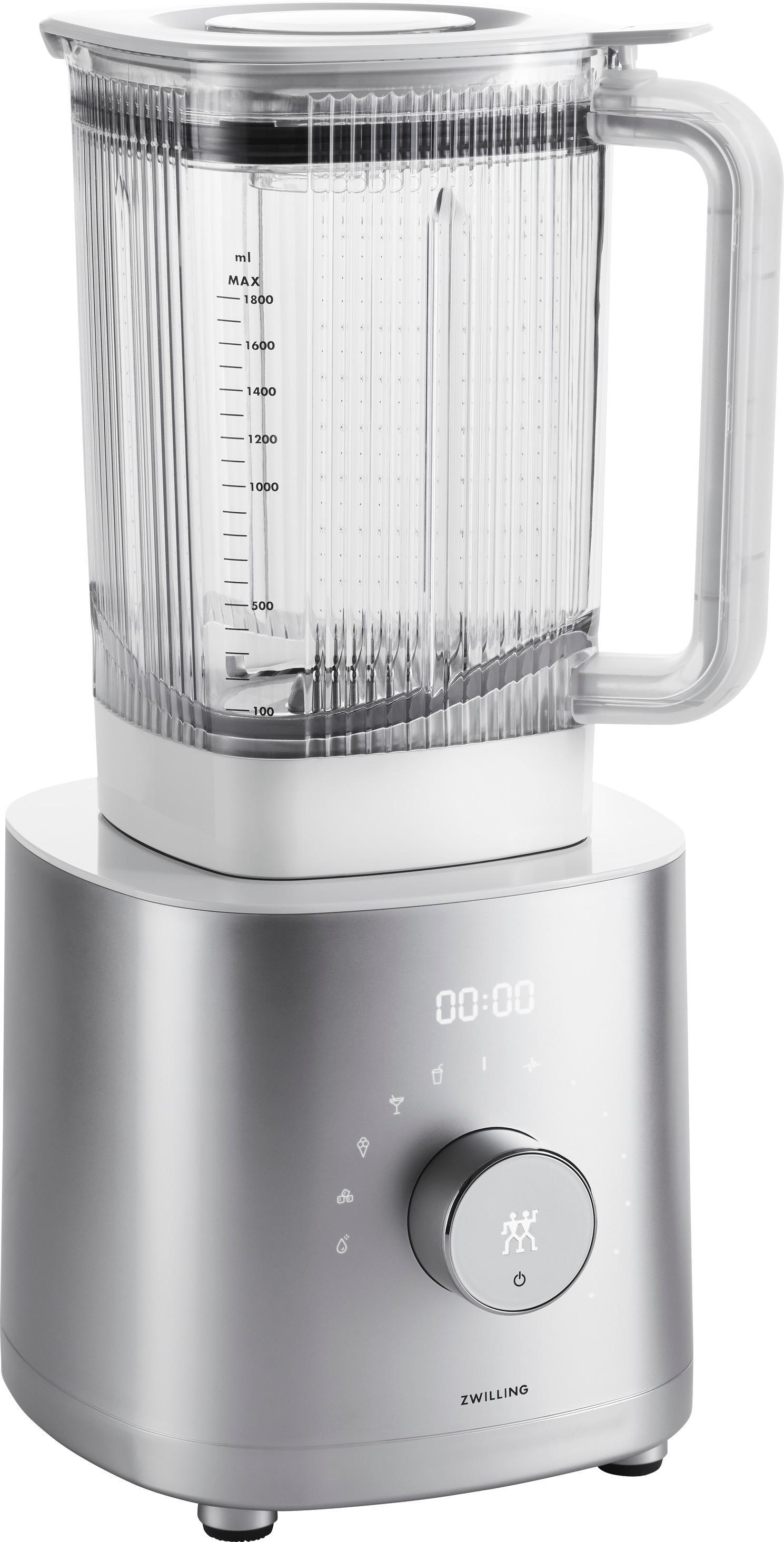 Silber-weißer Mixer mit einem Glasbehälter. Er hat ein digitales Display und einen Bedienknopf.