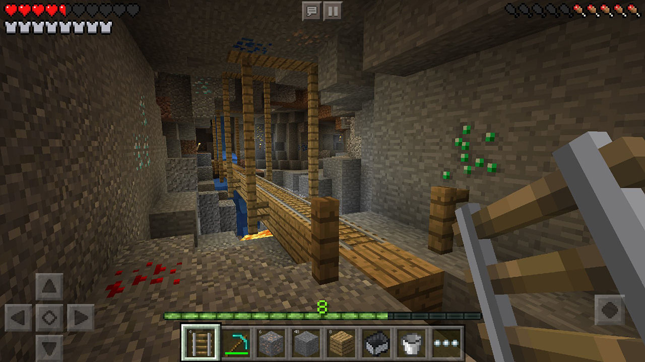 Una scena di gioco di Minecraft con una grotta, binari di carrelli e personaggi pixelati.