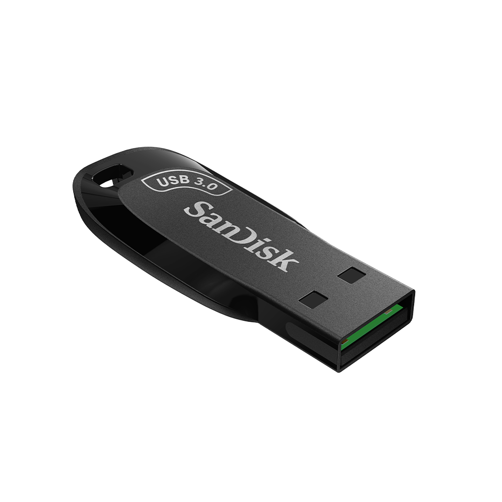 Siyah bir USB 3.0 SanDisk flash sürücüsü siyah bir arka plan üzerinde sergileniyor.