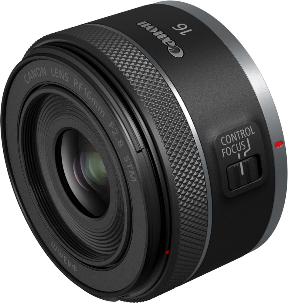 Közelkép egy fekete kamera objektívről, rajta a Canon 16 felirattal. Látható a fókuszszabályzó.