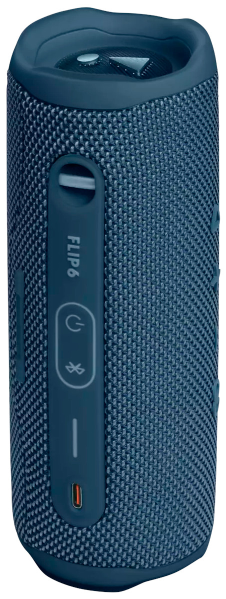 Une enceinte cylindrique bleue. Elle possède des boutons de commande sur le côté et un port USB-C.