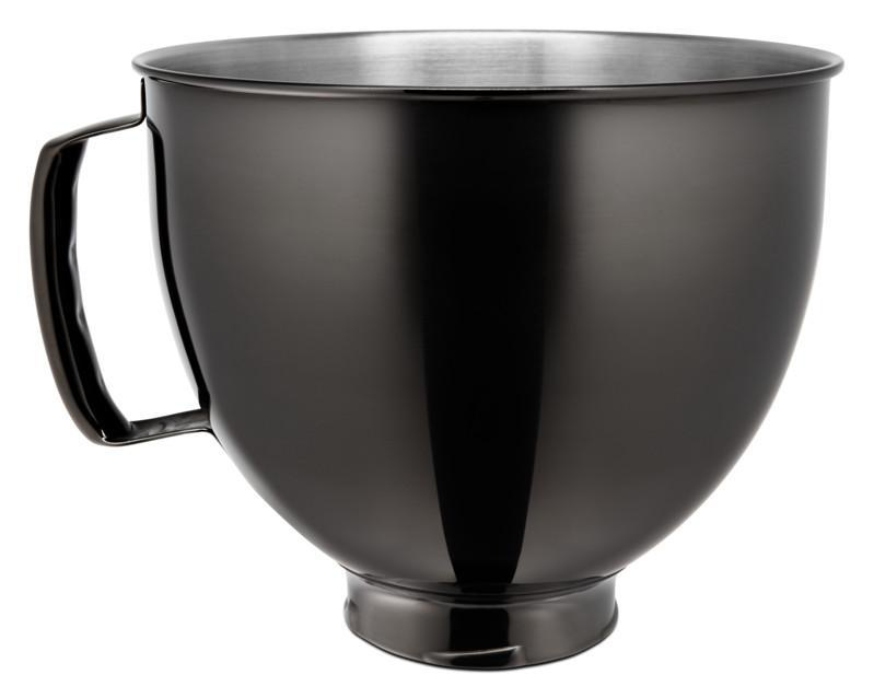 Eine schwarze Rührschüssel mit Griff, glänzende Oberfläche, auf weißem Hintergrund.