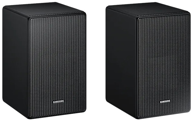 Deux enceintes Samsung noires côte à côte. Grilles d'enceintes texturées, logo Samsung sur chacune.