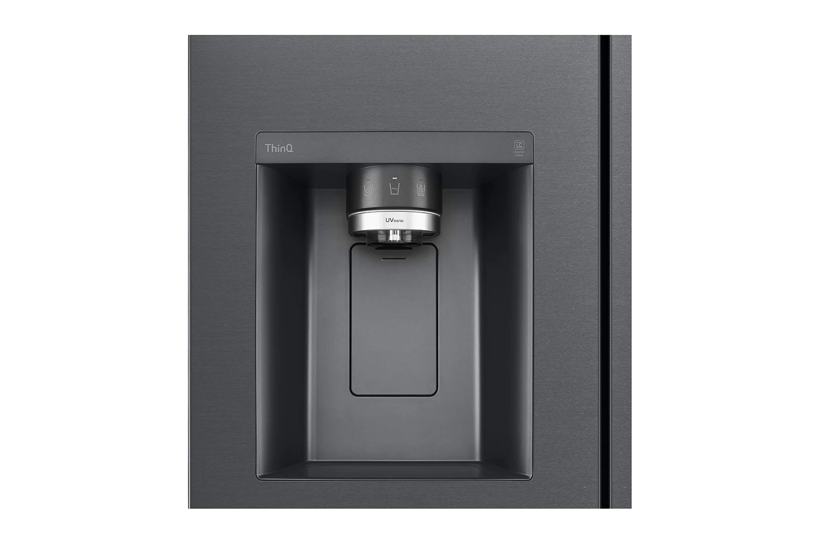 Close-up van een zwarte koelkastwaterdispenser met een watericoon.
