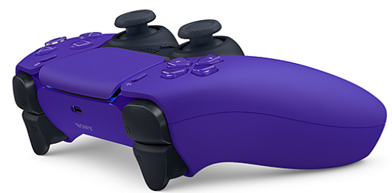 Lilafarbener PlayStation 5-Controller mit schwarzen Joysticks und Knöpfen auf weißem Grund.