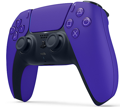 Ein lila PlayStation 5-Controller mit Tasten. Er ist auf weißem Hintergrund nach oben angewinkelt.