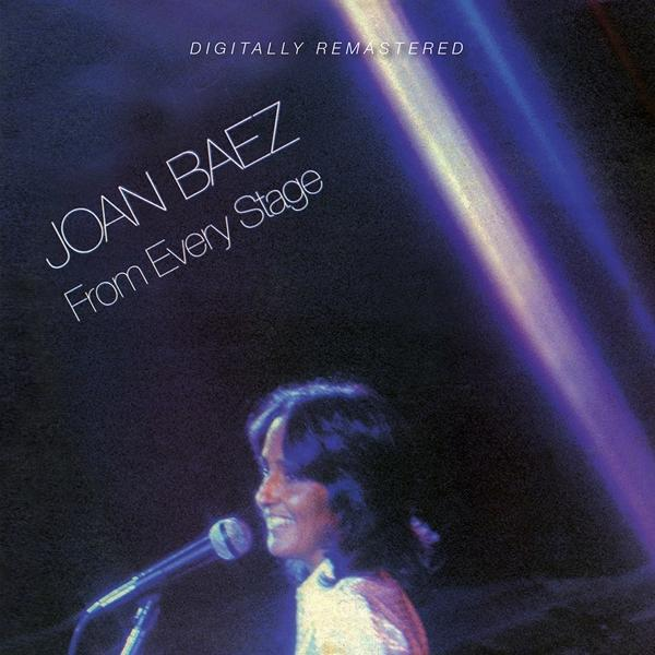 Pochette d'album : Joan Baez, 'From Every Stage'. Image : Baez sur scène.