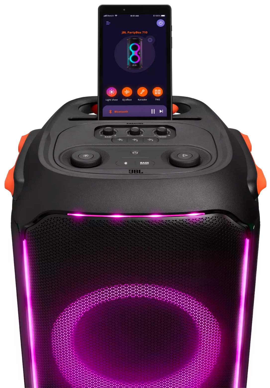 Zwarte JBL PartyBox-luidspreker met een telefoon erop die een app weergeeft. Het heeft gekleurde lichten en bedieningselementen.