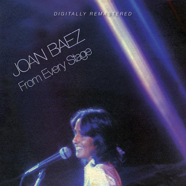 Pochette d'album de Joan Baez avec un microphone, remasterisée numériquement. Fond violet et bleu.