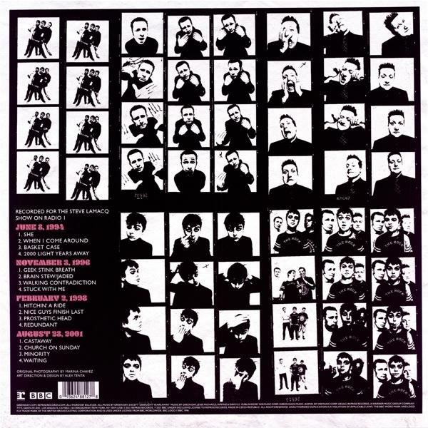 Eine Schwarz-Weiß-Collage von Bildern einer Band mit Text aus einer Musiksendung.