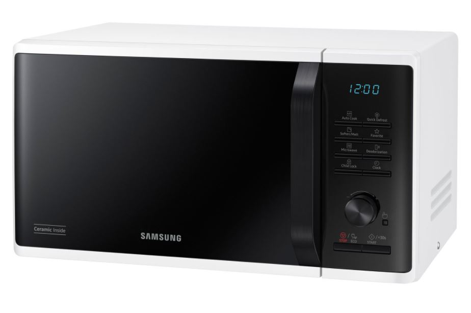 Siyah kapılı ve ekranlı beyaz mikrodalga fırın. Ön tarafta bir Samsung logosu var.