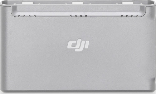 Een grijze DJI drone batterijlader, rechthoekig met DJI logo.