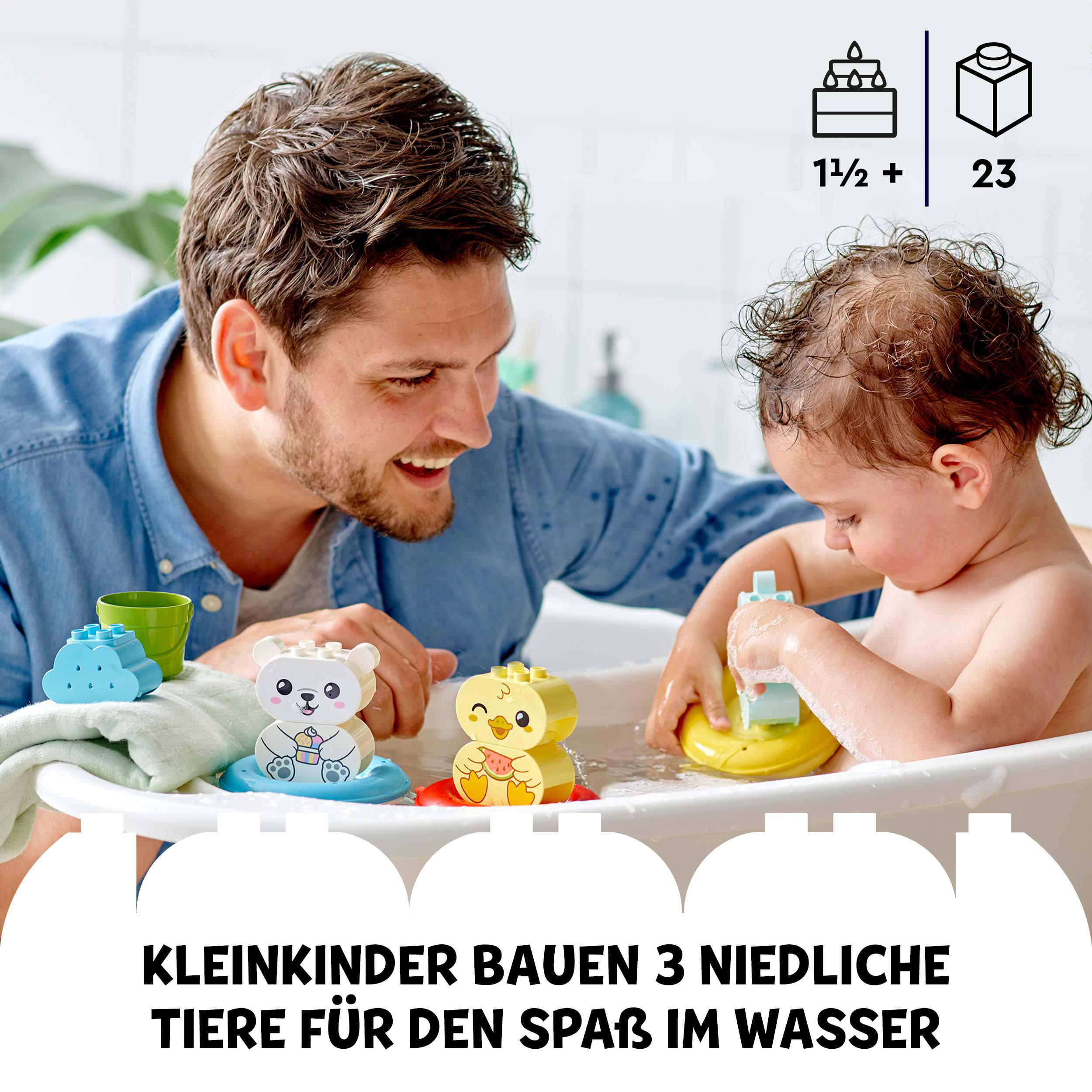 Ein Vater und ein Baby spielen in einer Badewanne mit Spielzeugbooten. Der Text lautet: Kinder bauen 3 Tiere.