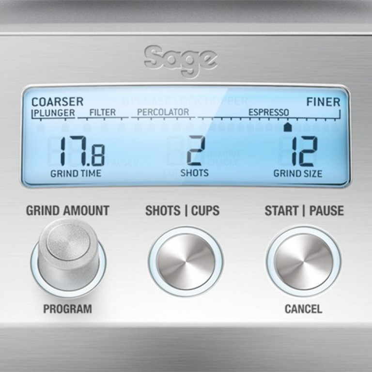 Zilveren Sage espressomachine bedieningspaneel met digitaal display en knoppen.