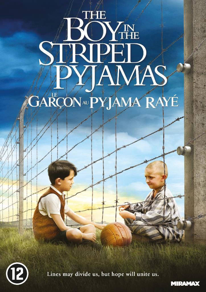 Affiche du film 'The Boy in the Striped Pyjamas'. Deux garçons, barbelés, champ ensoleillé.