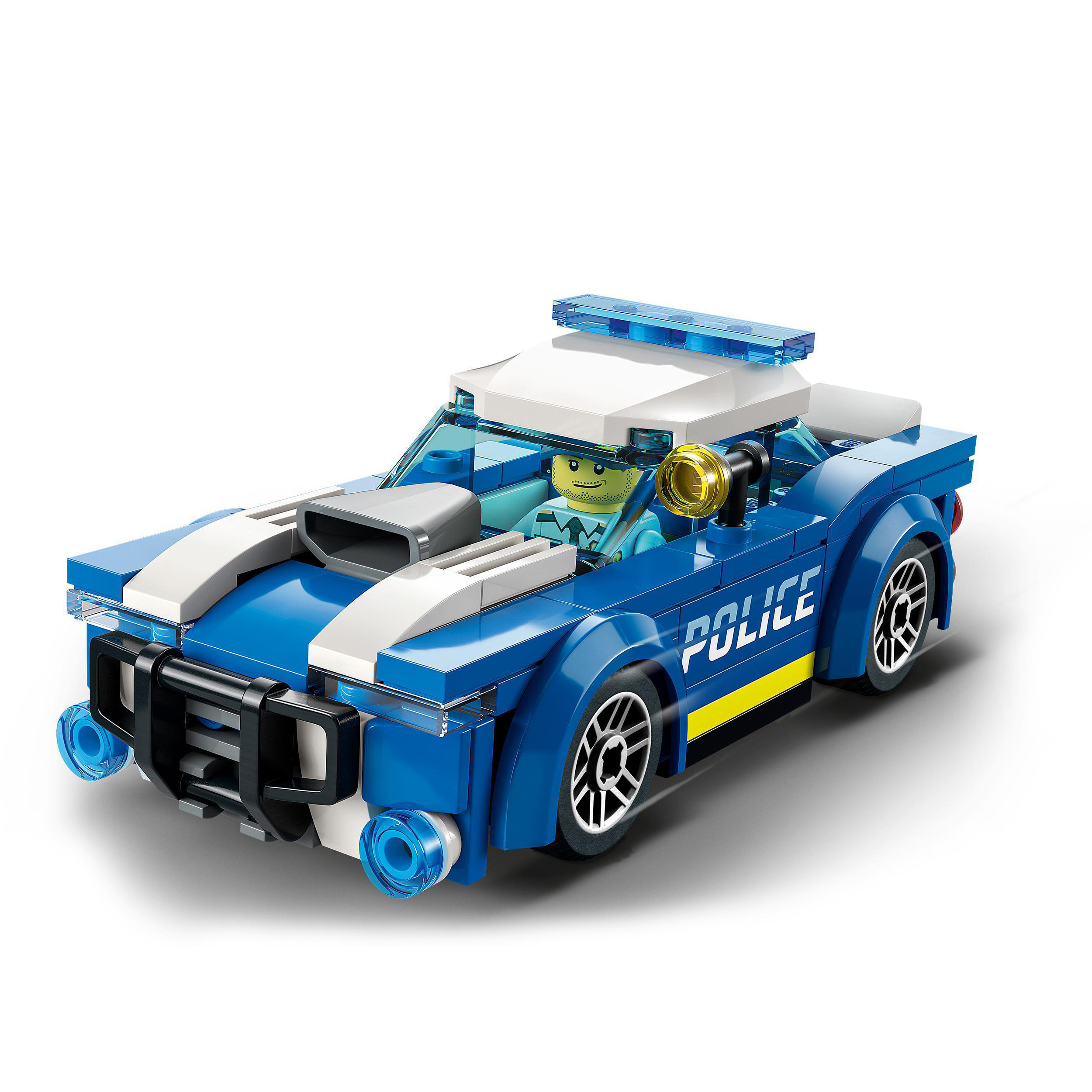 Ein blau-weißes Spielzeug-Polizeiauto. Eine Lego-Figur sitzt darin.