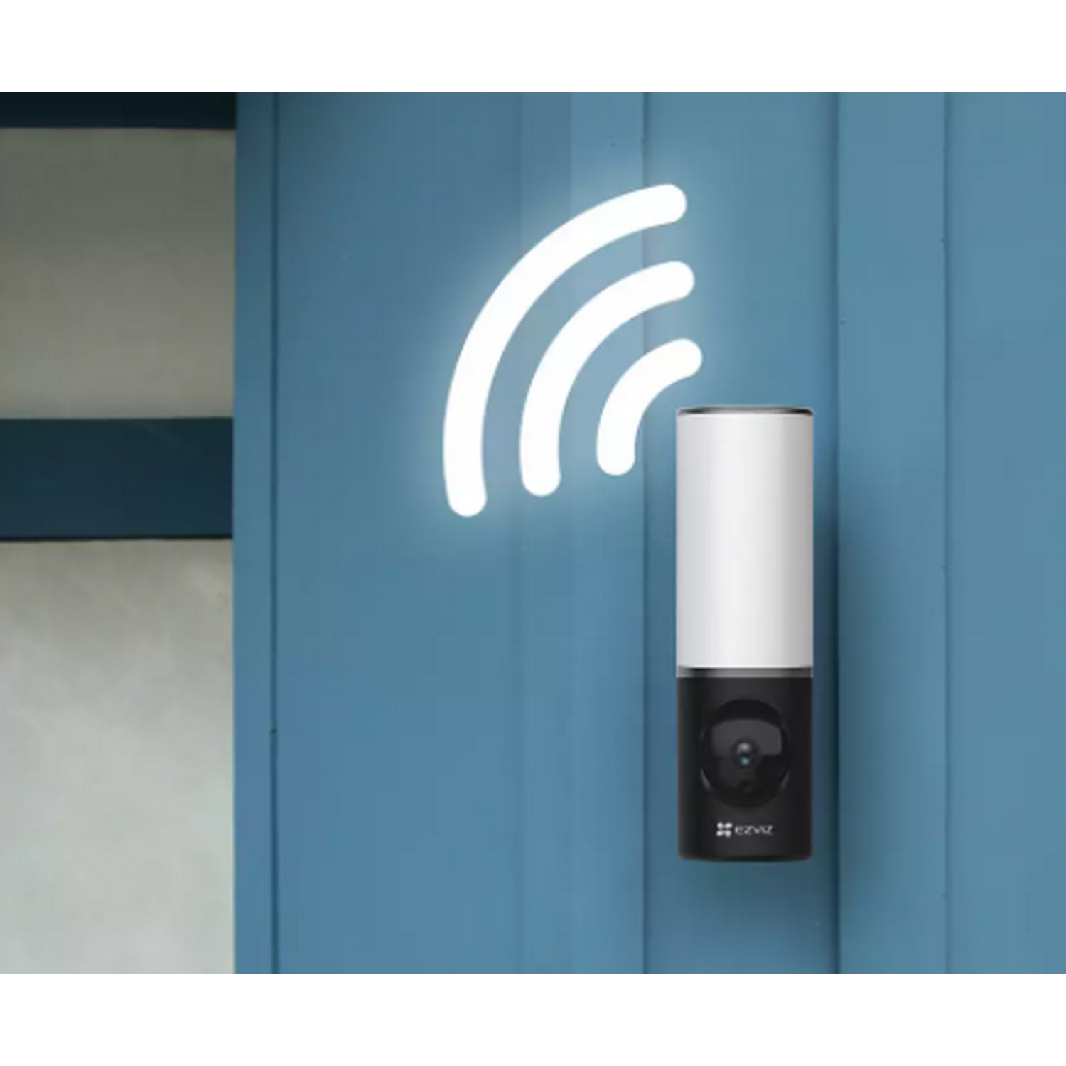 Un timbre inteligente blanco y negro con un símbolo Wi-Fi montado en una pared azul.