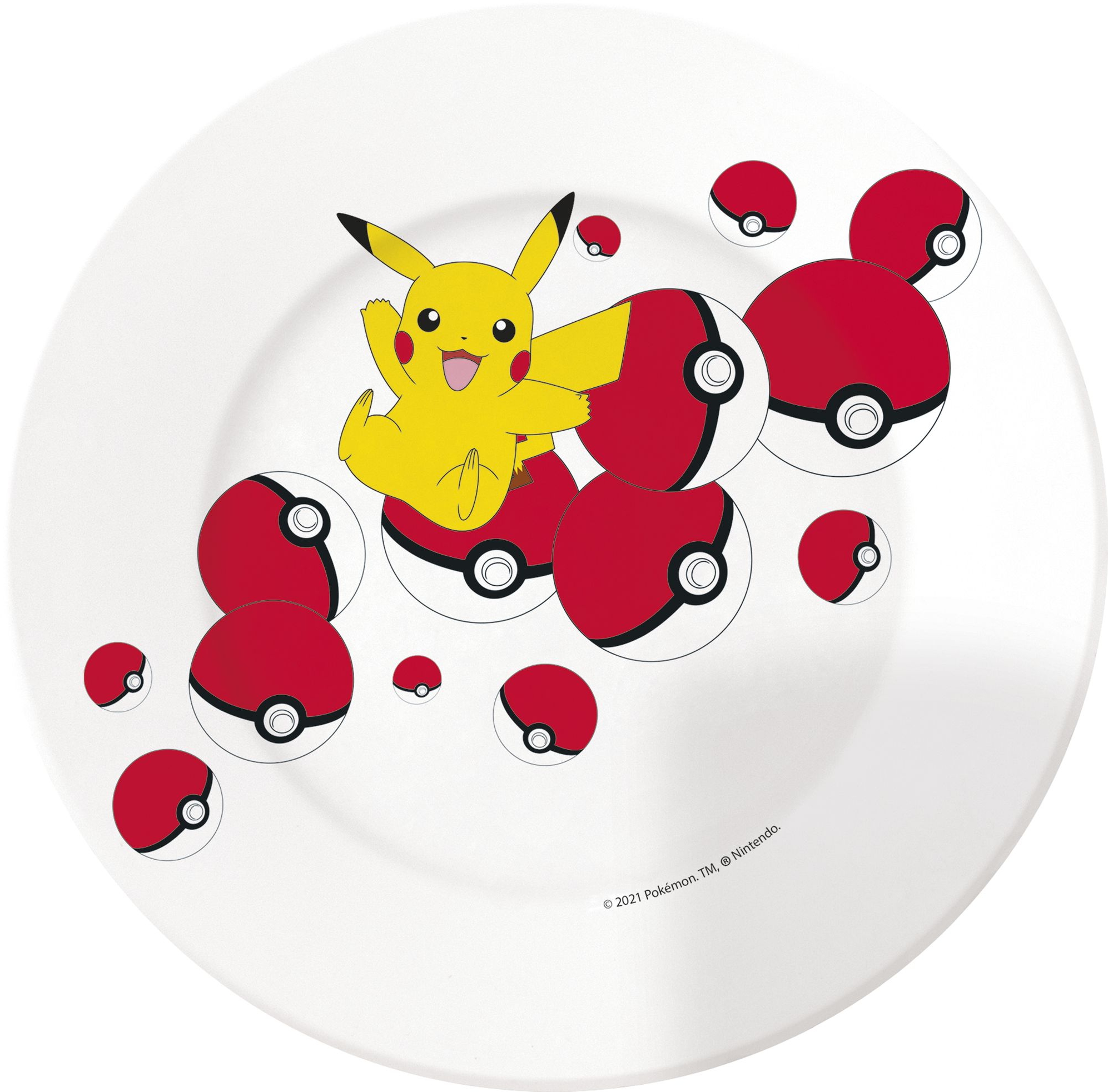 Pikachu auf einem weißen Teller, umgeben von Poké Bällen. Weißer Hintergrund.