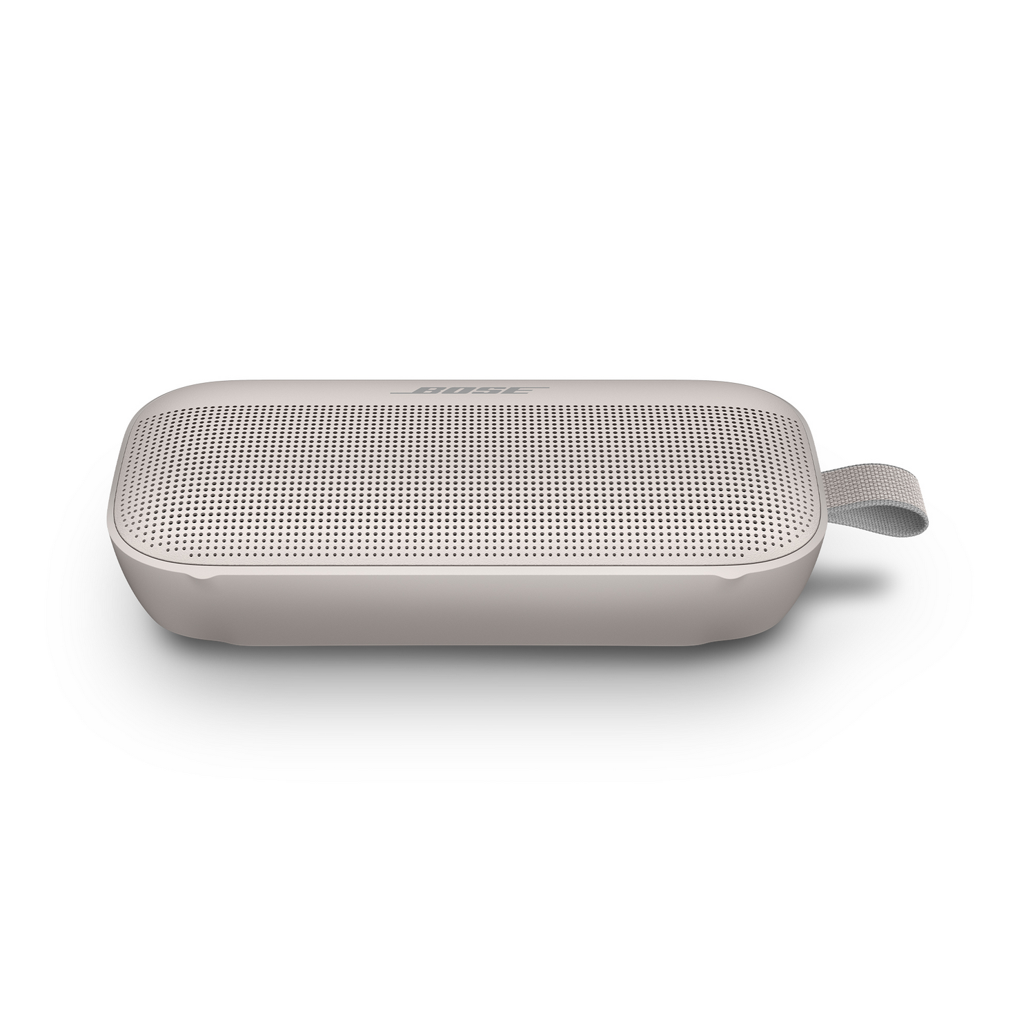 Un altavoz Bose blanco con asa gris sobre fondo blanco.