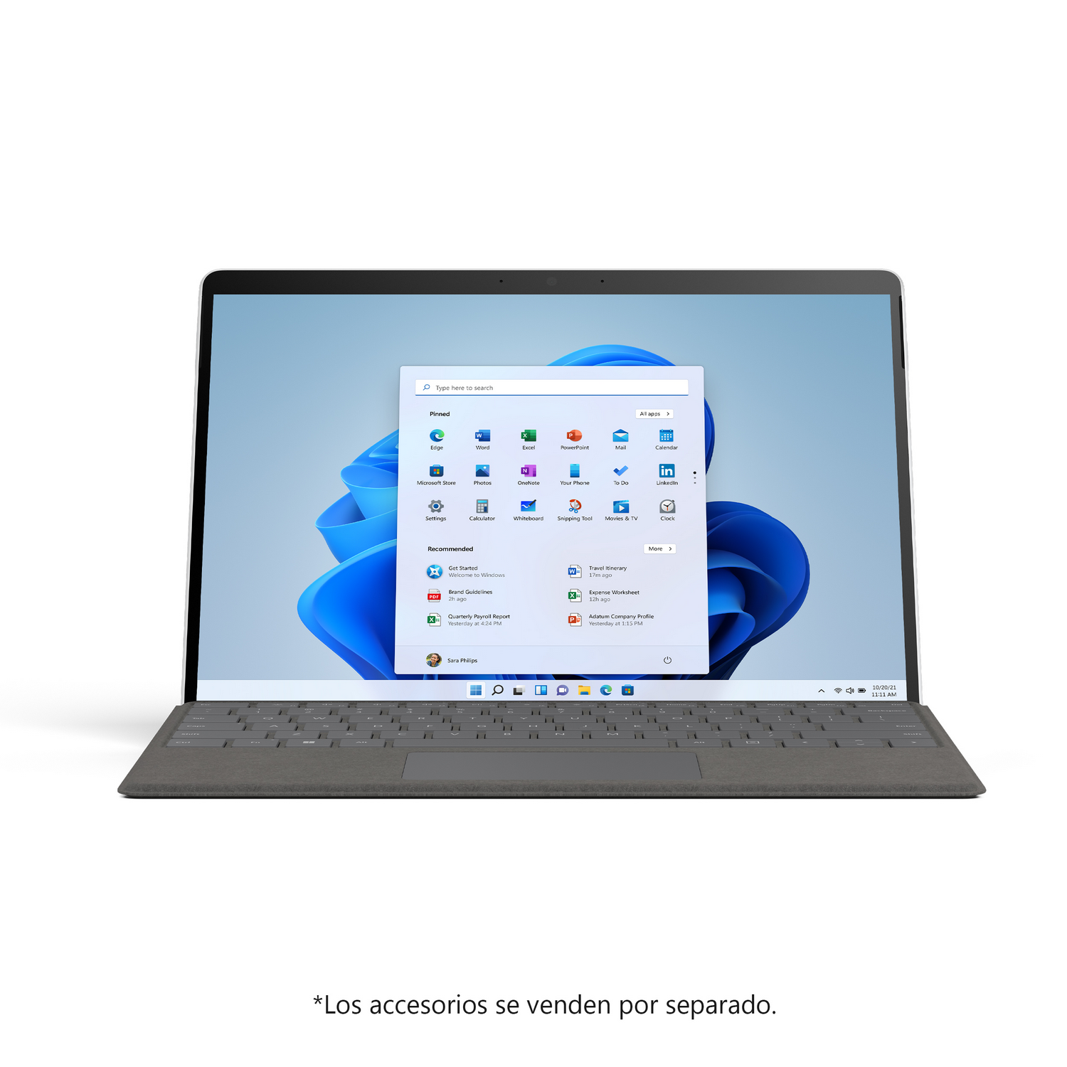 Una computadora portátil con la interfaz de Windows 11 abierta en la pantalla. La computadora portátil está en un escritorio.