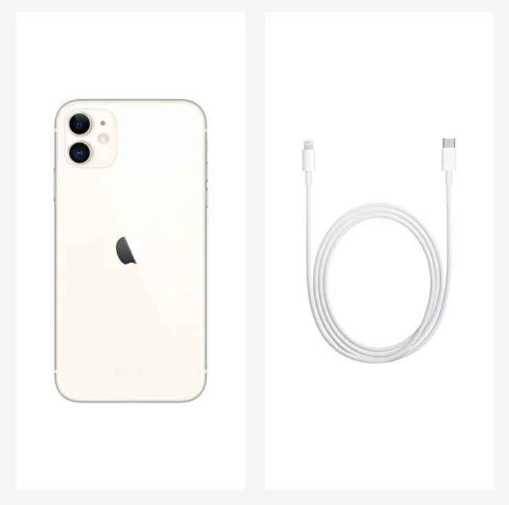 Beyaz iPhone 11 ve beyaz şarj kablosu beyaz zemin üzerinde.