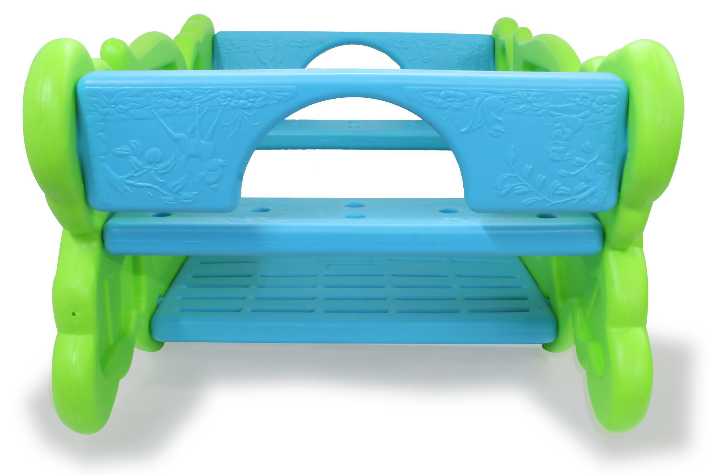 Ein blaues und grünes Plastikspielzeug mit mehreren Ebenen.