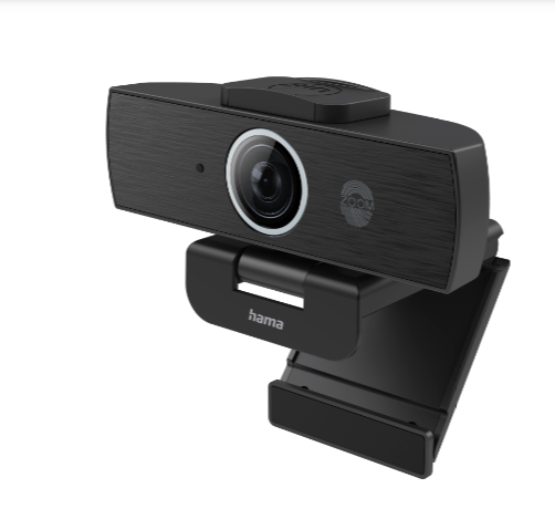 Eine schwarze Webcam. Sie steht auf einem Ständer. Der Hintergrund ist weiß.