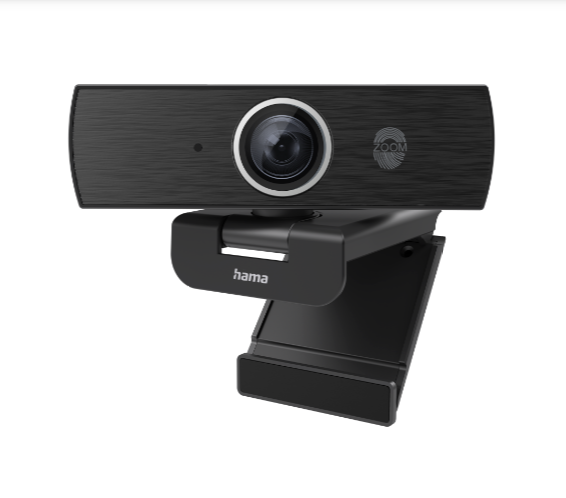 Schwarze Webcam mit Objektiv und Ständer. Die Marke ist Hama.