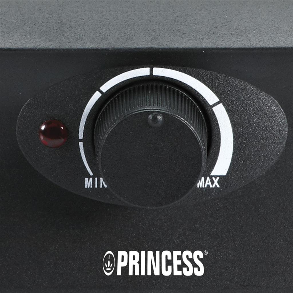 Una manopola di controllo nera Princess con contrassegni MIN e MAX e una spia rossa.