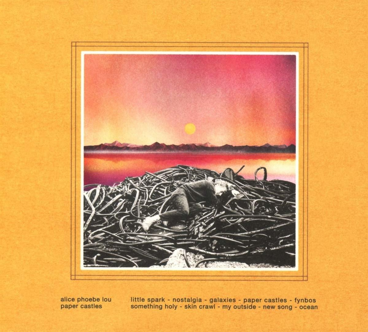 Albumcover mit Text und Bild. Gelber Rahmen, roter Sonnenuntergang, Figur auf Röhren.
