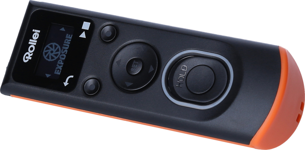 Een zwart-oranje afstandsbediening met een scherm, knoppen en een wiel. Het merk is 'Rollei'.