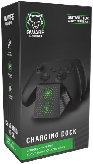 Een zwarte Xbox controller oplaadstation doos. Het toont een controller en laadstations.
