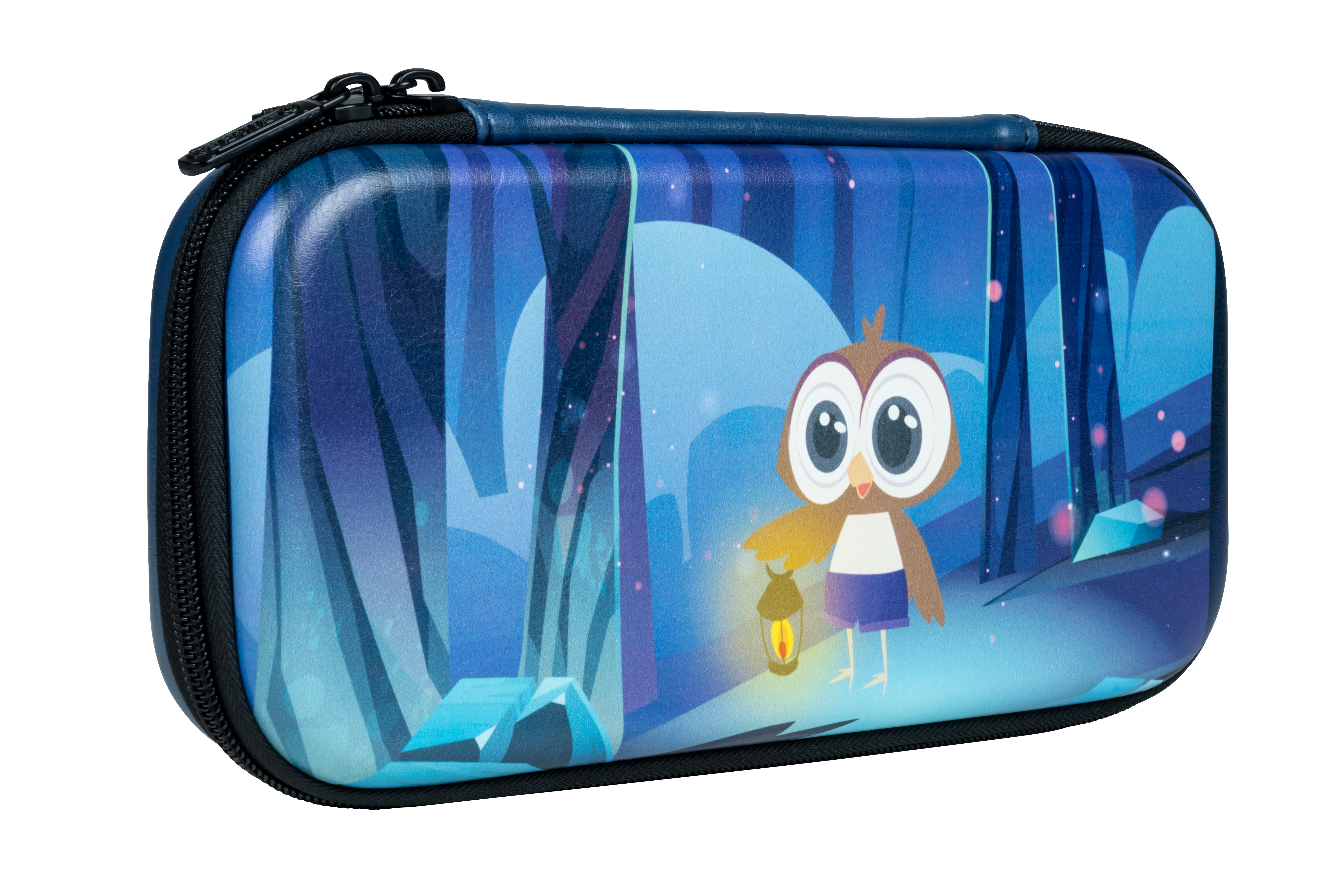 Eine blaue Hülle mit einer Cartoon-Eule in einer Waldszene. Sie hat einen Reißverschluss, für eine Nintendo Switch oder ein ähnliches Gerät.