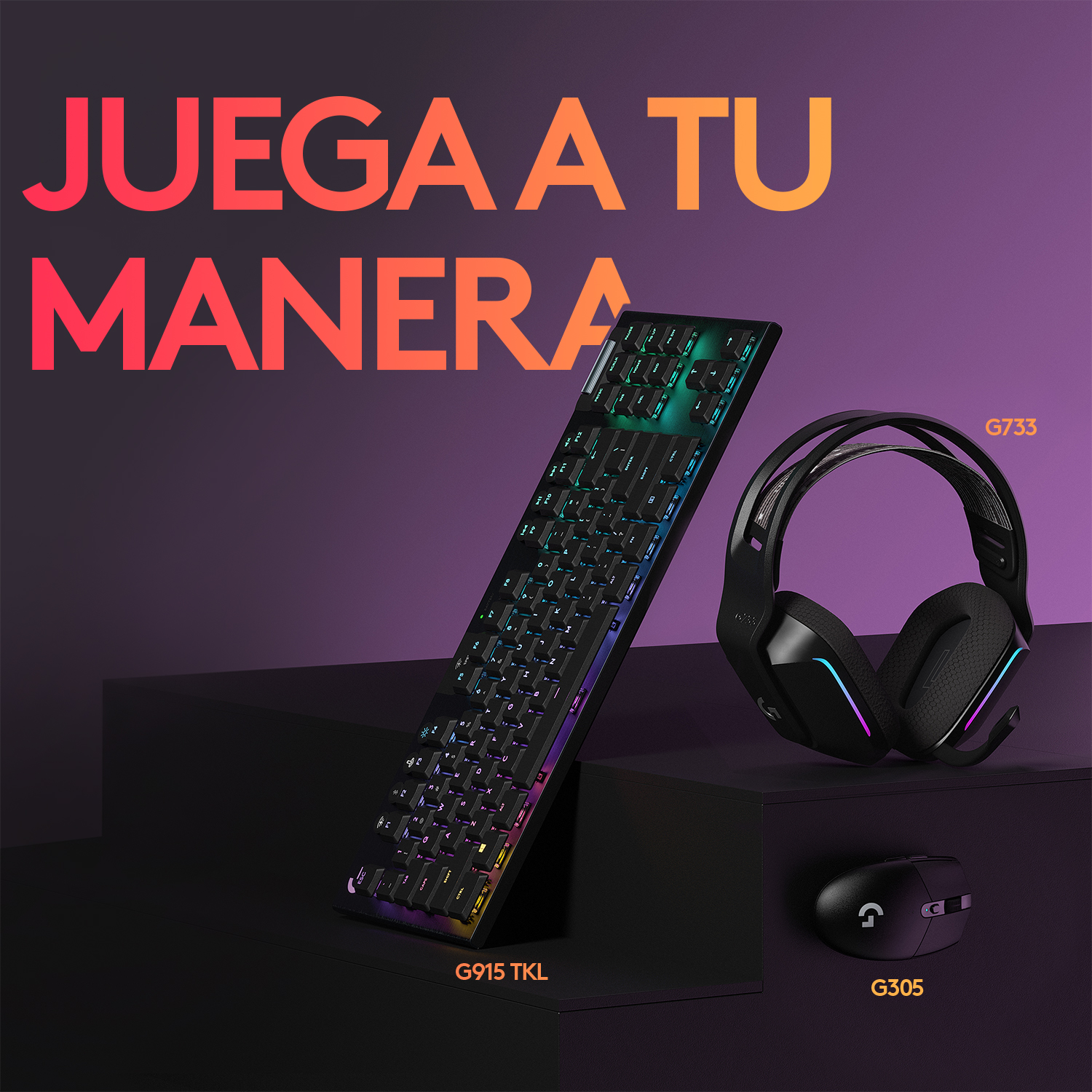 Configuración de juegos: teclado, auriculares y ratón sobre fondo morado con texto.
