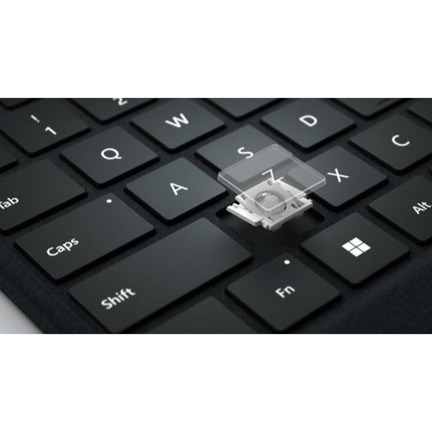 Primer plano de un teclado con una tecla quitada, mostrando el mecanismo interno.