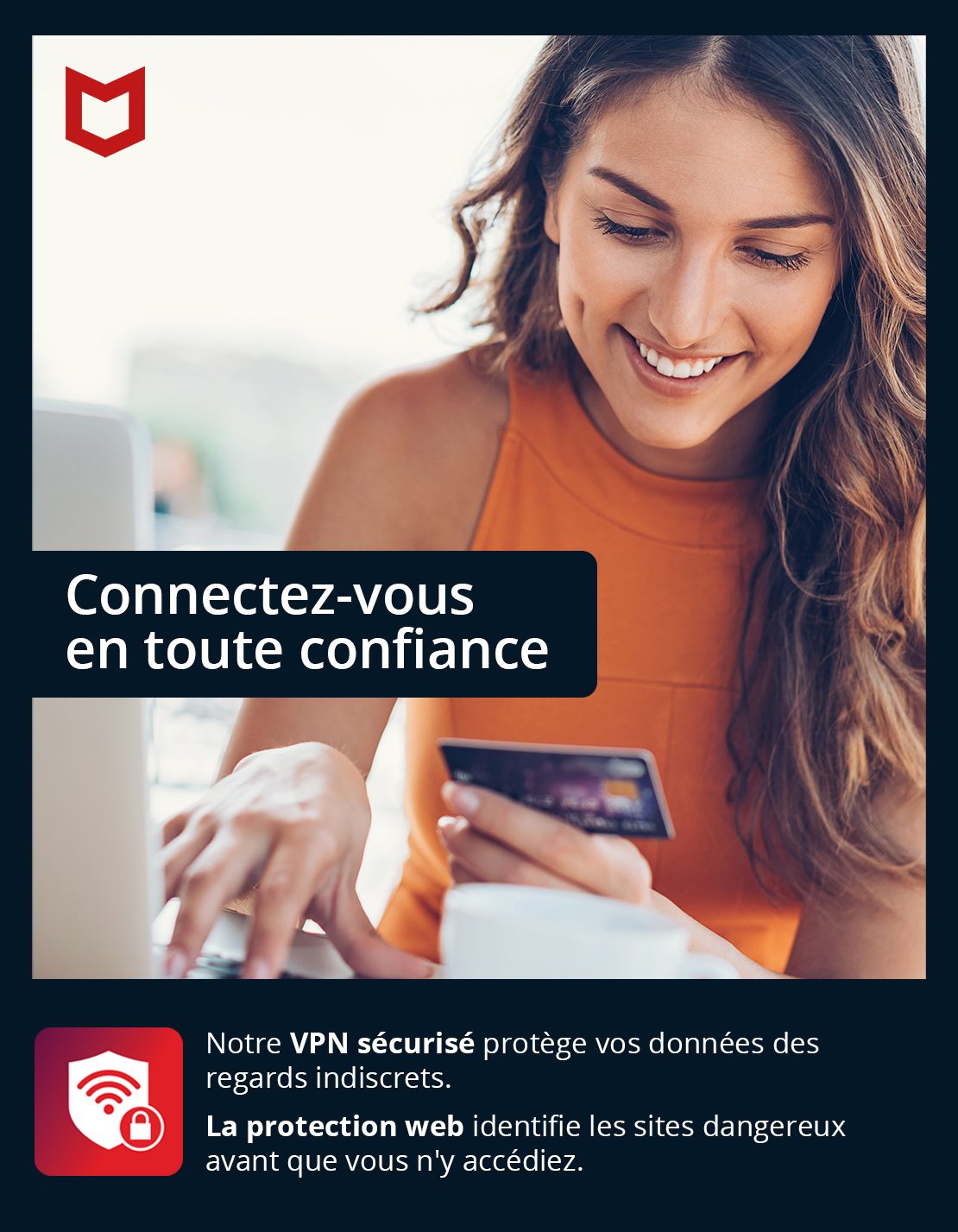 Femme utilisant un ordinateur portable et une carte de crédit. Texte : 'Connectez-vous en toute confiance.' VPN et protection web mis en évidence.