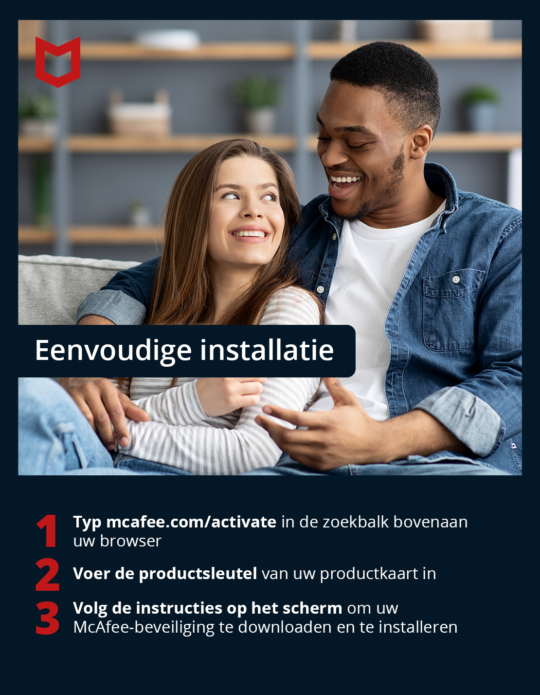 Un four ouvert avec un intérieur noir, des étagères et un ventilateur, dans une cuisine blanche.