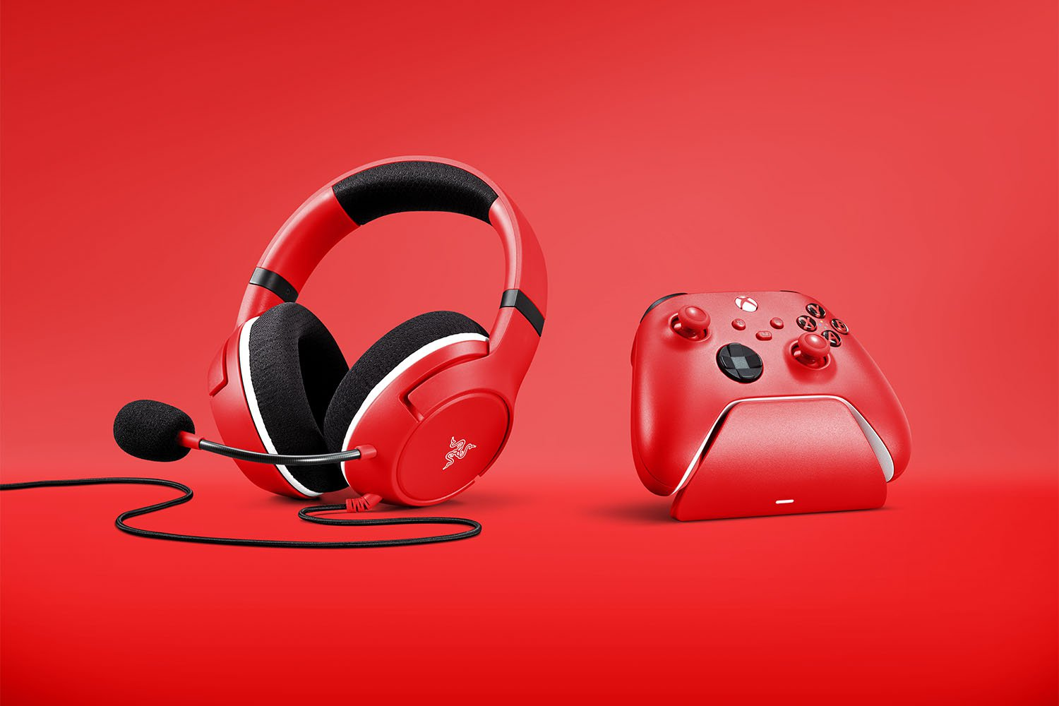 RAZER Bundle casque gamer Kaira X + Station de charge pour Xbox Rouge (RZ82-03970200-B3M1)