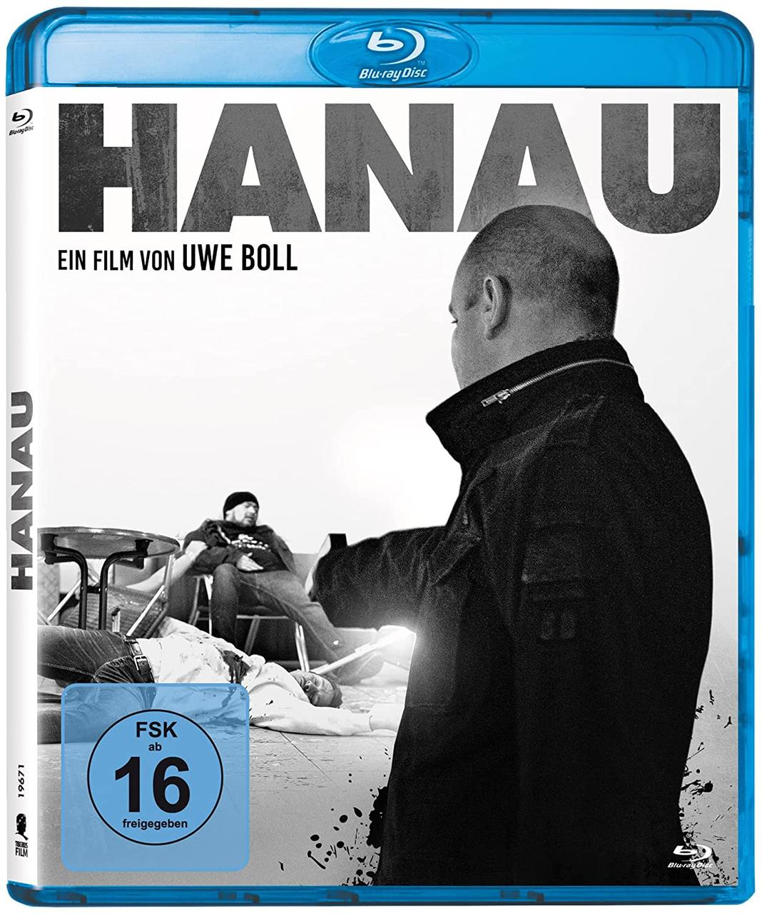 Hanau Film Blu-ray-Cover mit einem Mann, der eine Waffe hält, und einer Gruppe von Personen.