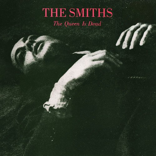 A The Smiths 'The Queen Is Dead' albumborítója, egy férfi szürkeárnyalatos fotójával.