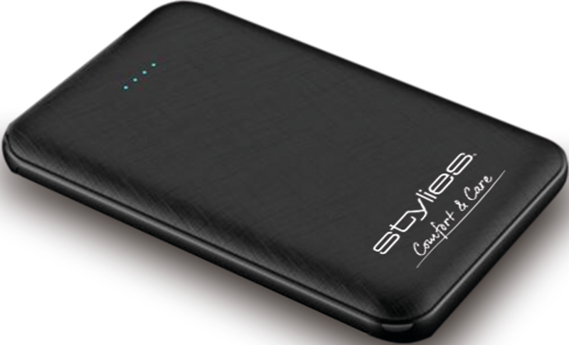 Power bank nero con il logo Stylies Comfort & Care.