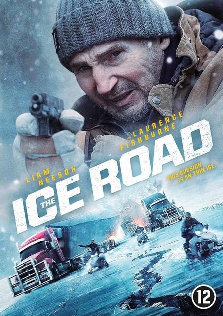 Affiche du film 'The Ice Road'. Liam Neeson tient une arme. Des camions et motoneiges sur la glace sont visibles.