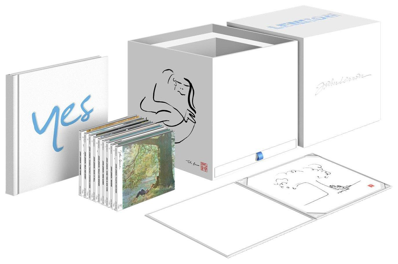 Eine Box mit CDs, einer Zeichnung eines Mannes, einem Buch und mehreren CD-Hüllen.