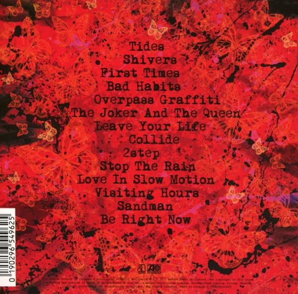 CD-hoes met rode achtergrond en vlindergraphics. De tracklist is afgedrukt.